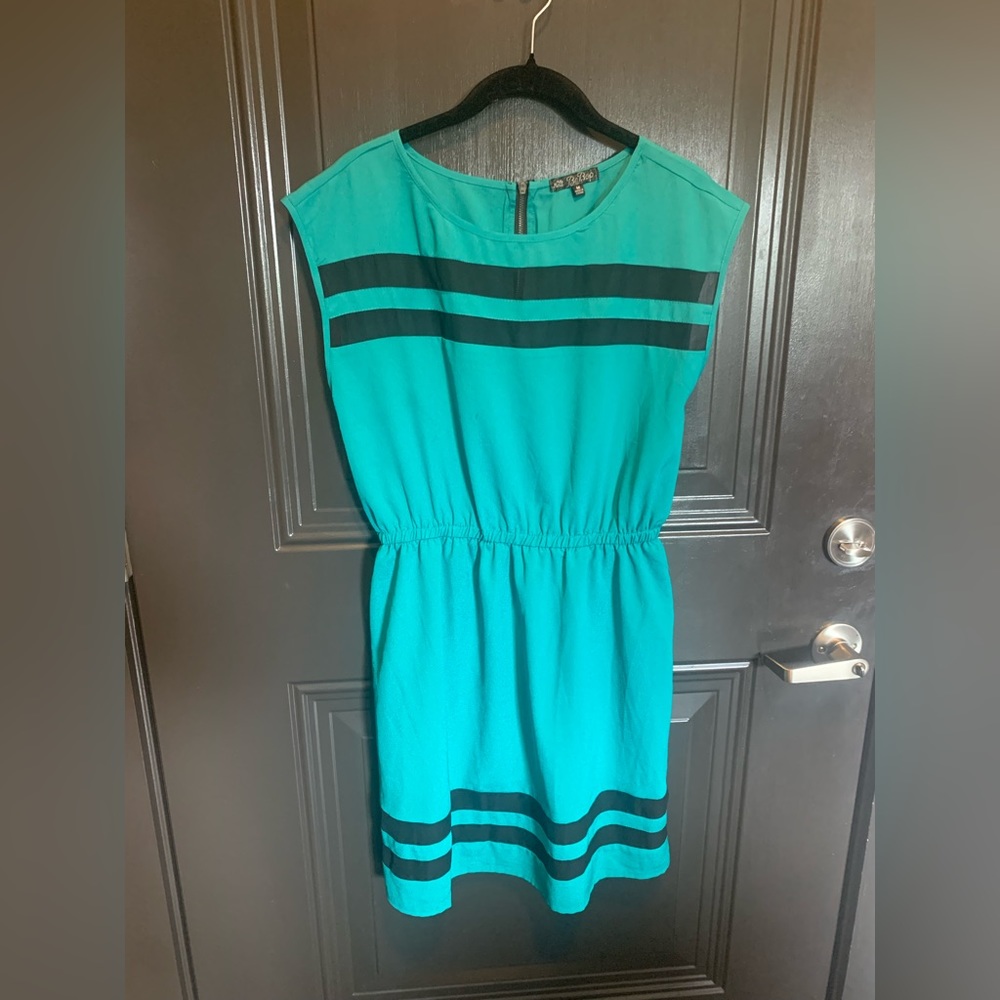 Green and black dress, mid thigh, size medium, with tags!
